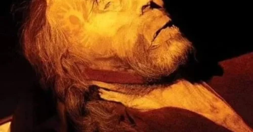 A Blue-Eyed Mummy in the Gobi Desert: What Ancient Rituals Lay Buried with Him?