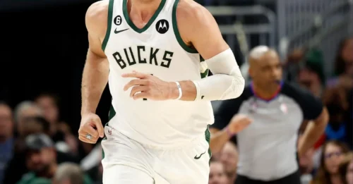 No One Expected Brook Lopez ’s Potential  Move to Be a ‘Ticking Time Bomb’ That Could Reshape the NBA—Here’s Why the Milwaukee Bucks .is Trembling!