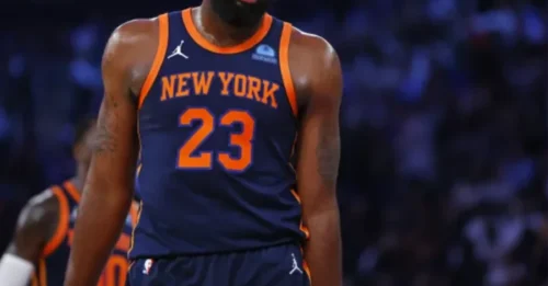 Knicks center joins Lakers in blockbuster three-team trade - Luka Doncic receives a 'special gift' - forming an unstoppable monster duo.
