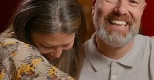 La estrella de Race Across The World rompe a llorar por la situación 