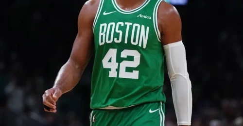 The Golden State Warriors are quietly acquiring a $20 million center from the Boston Celtics – a bold move to upgrade the Curry-Butler duo!
