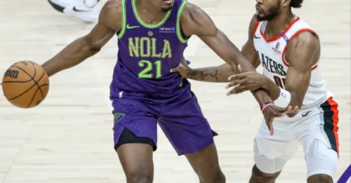 The Lakers are negotiating a blockbuster trade for the center position – The move Lakers fans have begged for is here… and it’s more shocking than expected.