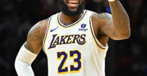 The Lakers are considering a blockbuster trade - LeBron James could return to the Cavaliers for a reunion after 6 years apart in exchange for 2 All-Stars!