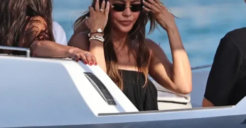 Sofía Vergara causa sensación tomando el sol en tanga en Ibiza: 'Bonitos bollitos'