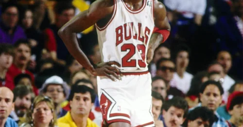 HISTORY UNVEILED: Never-Before-Seen Michael Jordan Autograph STUNS Collectors Worldwide!