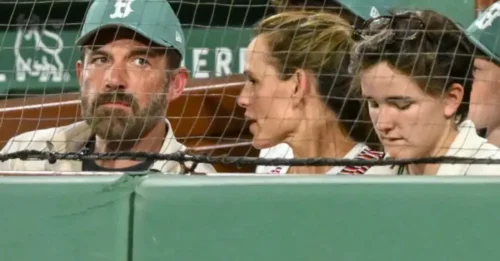 Los ex Ben Affleck y Jennifer Garner asistieron a un partido de los Red Sox para una dulce salida familiar con niños.