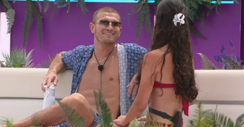 Jamie Betrayed! Yas and Blu Flaunt Their Steamy Flirting Right Behind His Back