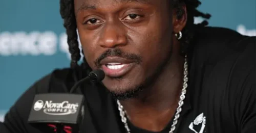 EAGLES WR CAUSING CHAOS: AJ Brown Reveals Locker Room Tension in Shocking Admission!