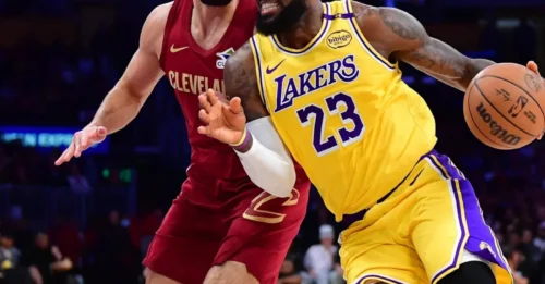 LEBRON'S CLEVELAND COMEBACK? Wild 3-Team Trade Proposal Would Bring King James Back to Cavs