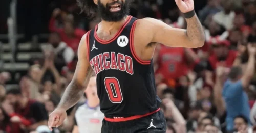The Bulls' Unwavering Stance – The Shocking Truth Behind Their Refusal to Trade Key Guard for Warriors' Rising Star Jonathan Kuminga.