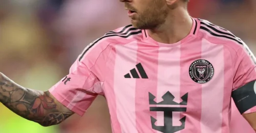 Shocking Behind-the-Scenes: Messi 'Loses Control' and Attacks Atlas Player, Then Instantly Regrets It!