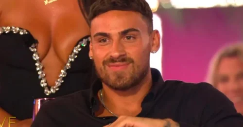 Unbelievable! The Secret Girl Who Charmed Both Tommy and Ben – Their Shocking ‘Shared Kiss’ Exposed!