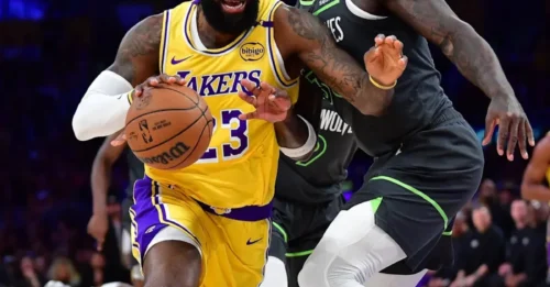 LAKERS' LEBRON JAMES BOMBSHELL: Insider Predicts SHOCKING Trade for Younger All-Star By Season's End