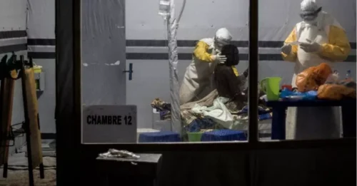 Los casos de ébola probablemente aumentarán, advierten los expertos, mientras la enfermedad del 