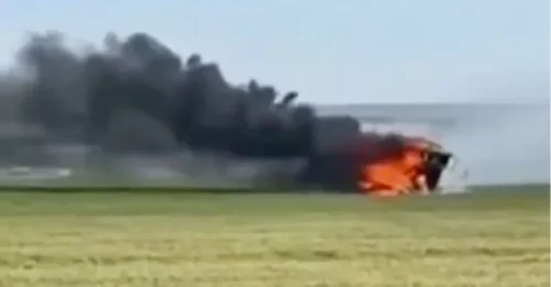 Autos voladores chocan entre sí en un horroroso incidente durante una exhibición aérea tecnológica china