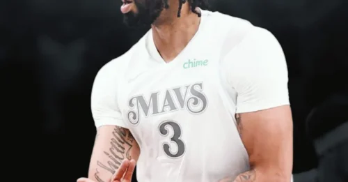 Anthony Davis Back on Court After Summer Eye Surgery