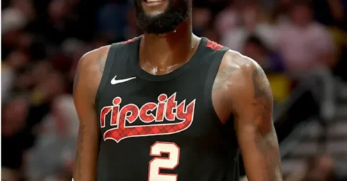 Lakers are giving Deandre Ayton the gift that the Blazers stole from him