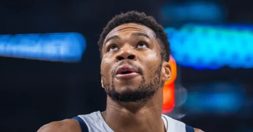 LAKERS' MASTER PLAN: Exposing the two biggest reasons they can steal Giannis from the Knicks, preparing a bombshell move.