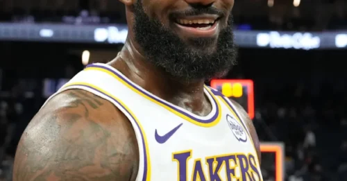 HOLY SMOKE! LeBron James Injury Bombshell Hands Warriors a Massive, Unfair Advantage — Lakers Beat GSW 3 Times Last Year