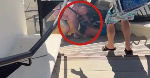 Se revela que un influencer temerario se estrelló en un helicóptero en una playa de Los Ángeles mientras un nuevo video de terror muestra la prisa por salvar a un niño aplastado.