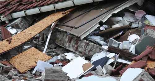 Vídeos de terror muestran el momento en que se produjo un terremoto de magnitud 6,1 en Turquía y se revela la magnitud de la destrucción.