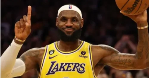 Western Conference on Alert: LeBron James' Concerning Injury Update And A Timeline That Sends Shockwaves Through The NBA.