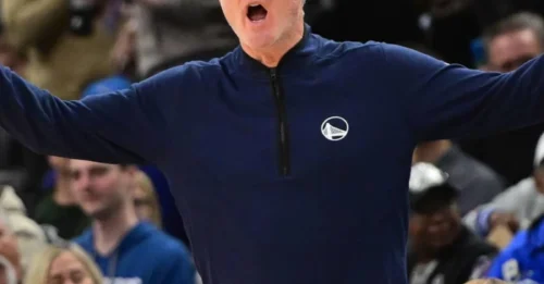 VETERAN LEADERSHIP CRUMBLES: Steve Kerr's 