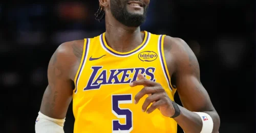 NBA World Stunne: There’s only 1 way Lakers fans should feel about Deandre Ayton after 6 games