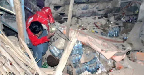 Al menos 20 muertos y 320 heridos tras un enorme terremoto de magnitud 6.3 que sacude Afganistán y provoca el derrumbe de edificios