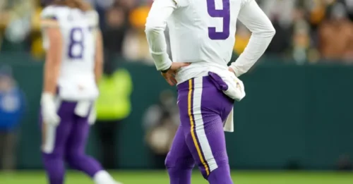 HE'S COMING FOR THE JOB! Ex-Top 5 Gunslinger Sends Clear Message To Vikings After McCarth gets injured again!