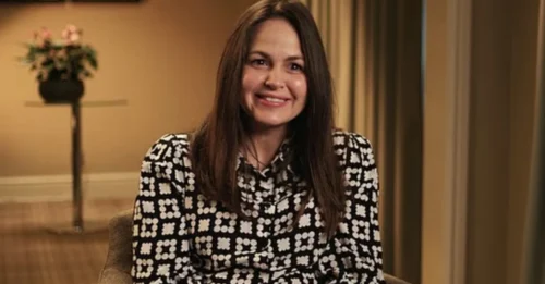 GET IT ALL OFF! - Star Giovanna Fletcher Orders Kelly Brook To Go NAKED In The Jungle Shower, Reveals Secret Even Cameras Didn't Dare To Film!