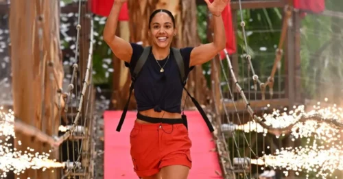THE WHOLE STUDIO FROZE! The moment Alex Scott broke the rules and walked straight toward Jess Glynne, leaving the organizers completely stunned.