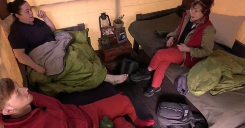TRUE FACE WHEN HUNGRY: Ruby Wax 'turns into a demon', storms right up to the bed yelling 