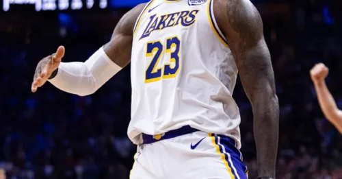LEBRON'S CHILLING 3-WORD REACTION To Historic #2 All-Time Wins Milestone Reveals His TRUE Mindset