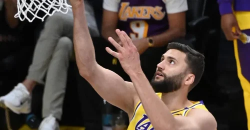 IT'S OVER IN LA! Shocking Numbers (1.8 PTS, 1.8 REB) Signal a Veteran's STUNNING Exit – His Last Game May Be in the Rearview.