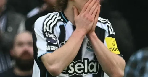 BOMBSHELL: Pundits ‘staggered’ as Newcastle’s Anthony Gordon denied ‘stonewall penalty’ in controversial Chelsea draw