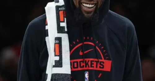 ROCKETS DROP A BOMBSHELL! Rockets’ Kevin Durant zings rookie after crazy brick hit him in the face
