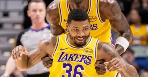 JJ REDICK'S HARD LINE STARTS NOW! Lakers Rookie Coach Benches Deandre Ayton After Just One Frustrating Sequence.