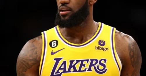 BREAKING LAKERS DILEMMA! Team Faces MAJOR LeBron James Decision Ahead Of Trade Deadline