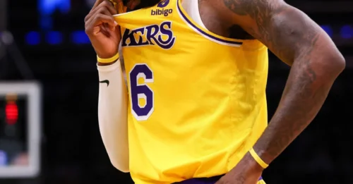 LAKERS DROP A BOMBSHELL! The 4-Player Package That Makes The LeBron James To New York Trade A Reality