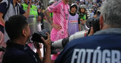 MLS DROPS A BOMBSHELL: Even the Photographer Couldn't Believe It! Lionel Messi's Incredible Gesture During the Match