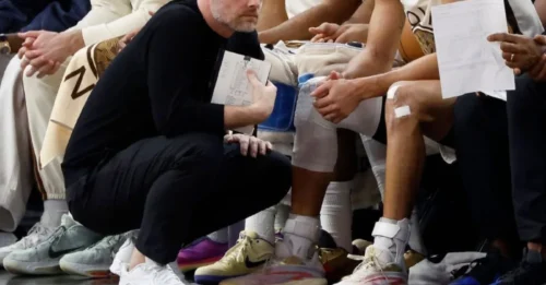 BOMBSHELL! Will Steph Curry Face an Extended Absence Due to Knee Injury After Leaving Pistons Game? Kerr Shares Latest Update