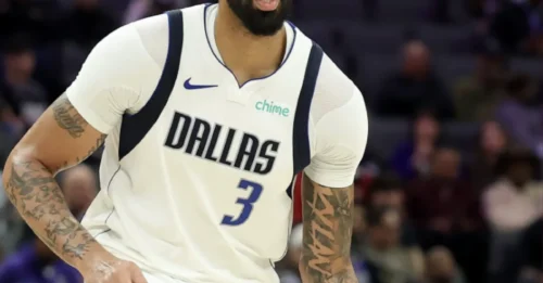 BLOCKBUSTER BOMBSHELL! The Dallas Mavericks are REPORTEDLY in talks to send Anthony Davis to the Chicago Bulls in an earth-shattering franchise reshuffle.
