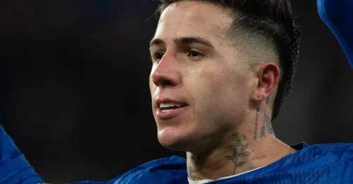 BOMBSHELL IN CHELSEA : Enzo Fernandez responds to Jamie Carragher's bold Chelsea comment
