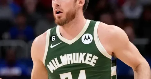GOLDEN STATE DROP A BOMBSHELL! Urged To Acquire 6-Foot-5 Ex-Bucks NBA Champion Guard Via Buyout.