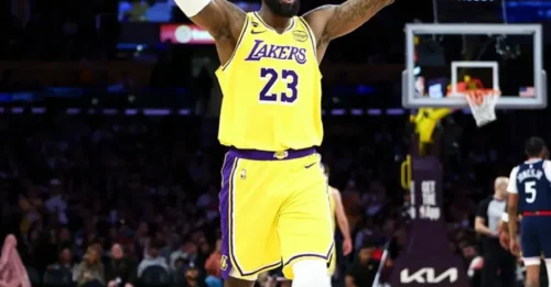 THE FLOPPING KING: LeBron James pulls off one of the most impressive flops in NBA history, and fans are going wild