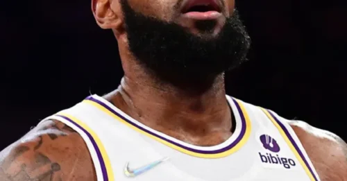 BOMBSHELL! LeBron James sends a steel-cold message to his superstar teammates after a HISTORIC blowout loss to the Celtics — WHEN THE KING IS ANGRY AND THE LAKES MUST CHANGE IMMEDIATELY