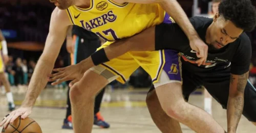 HIDDEN GEM IN PLAIN SIGHT! Insane 53% shooting and near triple-double stats—This Lakers two-way guy is OUTGROWING the G League in just 15 games!
