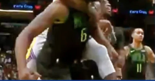 DIRTY PLAY! Draymond Green Catches DeAndre Jordan Slipping With a Veteran Trick That Leaves Fans FURIOUS!