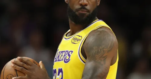 NBA SHOCKWAVE! LeBron James Creates Unprecedented NBA History in the Match Against the Suns — UNBELIEVABLE STATS From the 